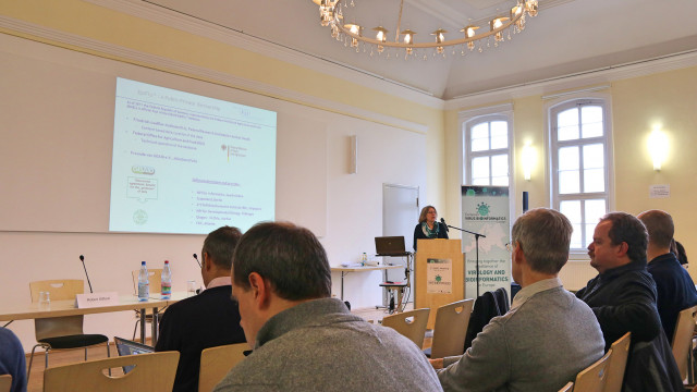 Anne Pohlmann: Virus database (structure and security)